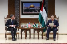 Představitel Palestiny Abbás z násilí na Západním břehu viní Izrael, Blinken vyzývá ke klidu