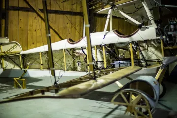 Křídla, motor, trup. Stíhací i dopravní. Letecké muzeum Kbely startuje sezonu s hangárem plným novinek