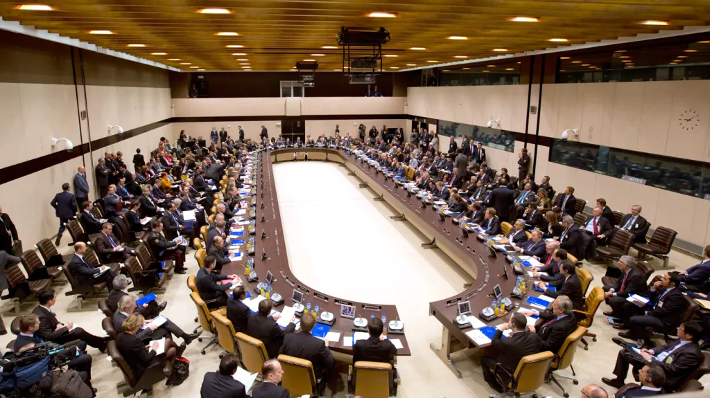 Konference protidžihádistické koalice v bruselském sídle NATO