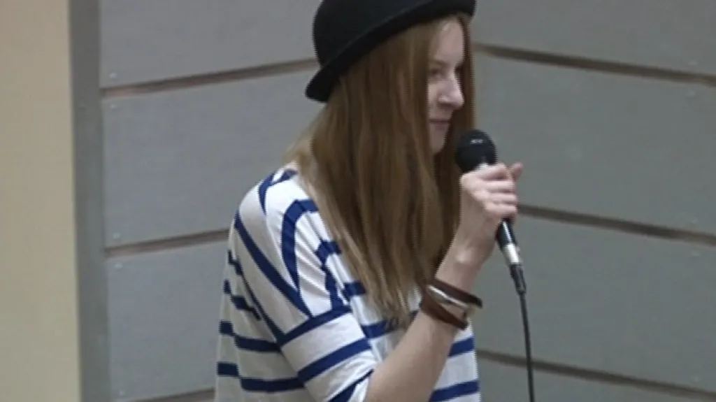 Slammerka Barbora na festivalu Slampoetry