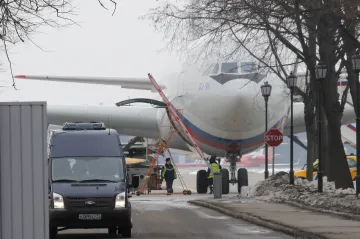 Ruští diplomaté se vrací z USA do Moskvy. Ta připravila Britům sérii dotazů
