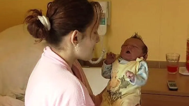 Matka s novorozenětem