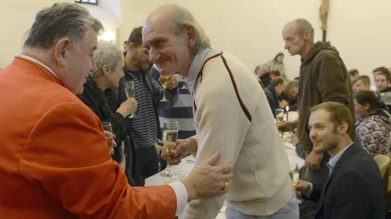 Kardinál Duka slavil Vánoce i s chudými