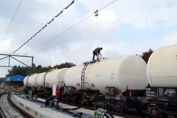 Do konce července má být česká strategická nafta zpět z Německa. Pak se zjistí, kolik se jí ztratilo