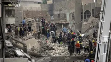 Následky bombového útoku v Bagdádu