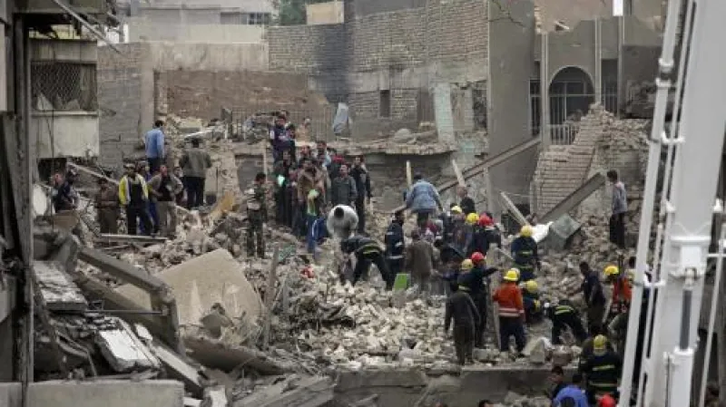 Následky bombového útoku v Bagdádu