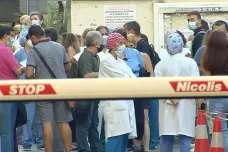 Povinné očkování zdravotníků v Řecku spustilo nucené dovolené a stávky, nemocnicím hrozí kolaps