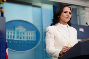 Šéfka tajných služeb USA Gabbardová rezignuje