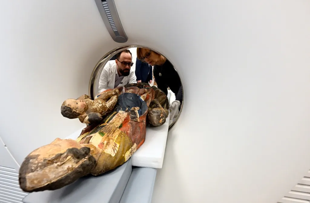 Tomografie dřevěné sochy Madony z Havraně