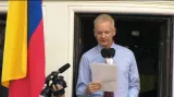 Prohlášení Juliana Assange z ekvádorské ambasády