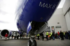 Experti našli novou chybu v systému, která může posílat Boeingy 737 MAX k zemi, uvádí CNN
