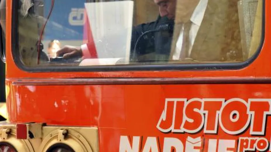 Sociální demokracie pokřtila volební vlak na pražském Masarykově nádraží. Do kampaně nasadí 28 motorových vlaků, převážně na regionálních tratích.