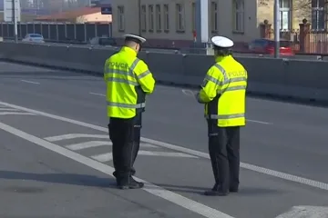 Ani 150 tisíc na ruku nezabírá. Policie stále shání stovky lidí, náborový příspěvek příliš netáhne