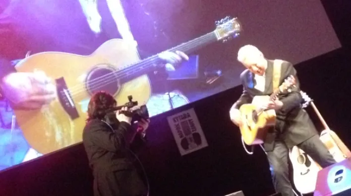 29. listopadu jsem byl v Kongresovém centru na kytaristovi snů, Tommy Emanuelovi