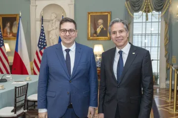 Řešíme dodávky zbraní pro Česko i Ukrajinu, řekl Lipavský po jednání s Blinkenem
