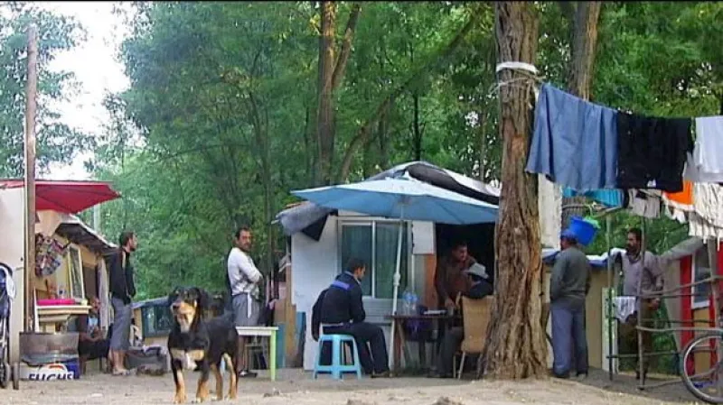 Rumunští Romové z Évry se musí stěhovat