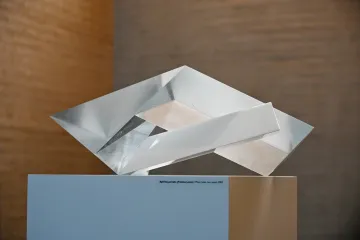 Sklo jako žvýkačka. Na brněnském Špilberku vystavuje Ilja Bílek