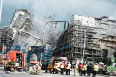 Fasáda historické budovy kodaňské burzy se zřítila