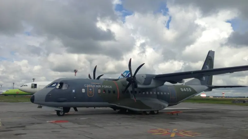 CASA s koňmi během mezipřistání v Novosibirsku