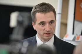 České firmy nebude možné v dostavbě Dukovan obcházet, tvrdí Vlček