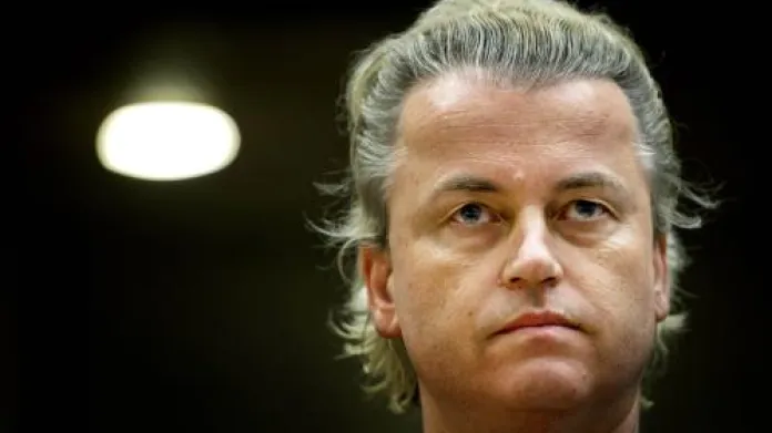Geert Wilders v amsterdamské soudní síni 30. března