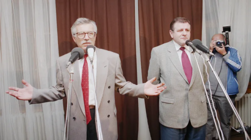 Václav Klaus a Vladimír Mečiar rozdělili Československo