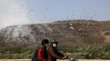 Zapálená obrovská skládka poblíž Nového Dillí