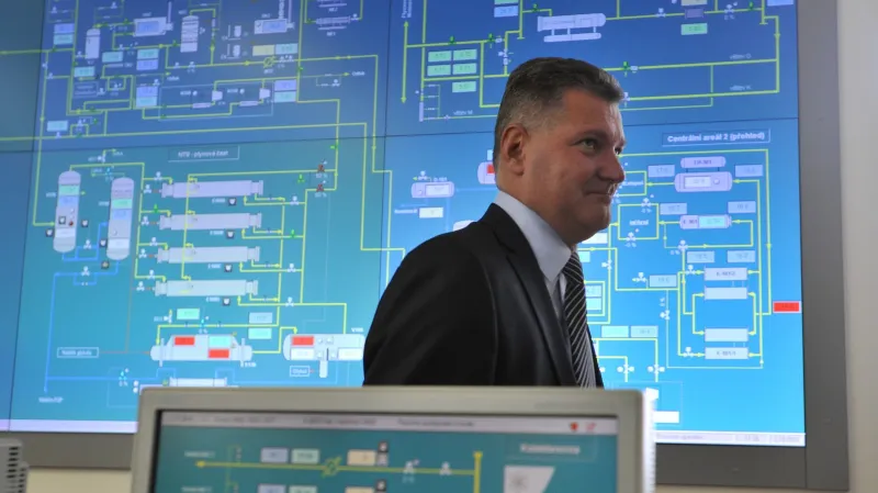 Ředitel MND Gas Storage Karel Luner v řídícím centru nového zásobníku plynu