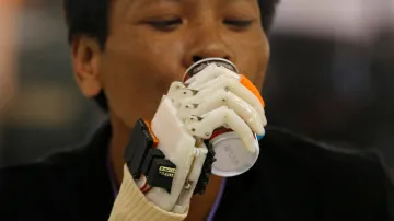 Moderní protetická ruka