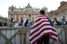 Nového papeže čekají v USA nelehké úkoly, tamní vládu kritizoval