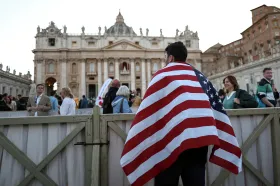 Nového papeže čekají v USA nelehké úkoly, tamní vládu kritizoval