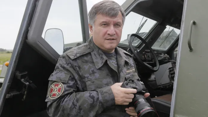 Rusko vyhlásilo mezinárodní pátrání po ukrajinském ministru vnitra Arsenu Avakovovi