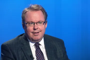 V USA vrcholí pocit nevděčné Evropy, říká k začínající obchodní válce historik Kovář