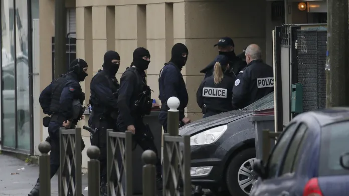 Policie na místě zásahu v Argenteuil