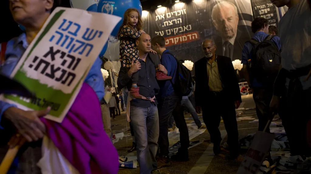 Izraelci si připomínají 20 let od atentátu na Jicchaka Rabina