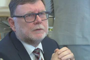 Místo třiceti jen jednotky miliard. Stát vybere na bankovní windfall tax méně, než čekal