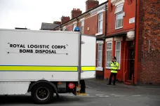 Britská policie zatkla v Manchesteru další dva podezřelé, na jihu města pátrala po bombě