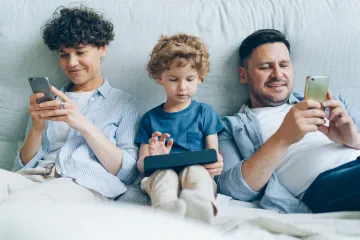 „Naši raději koukají do telefonu.“ Děti se pak dle expertů cítí bezvýznamné