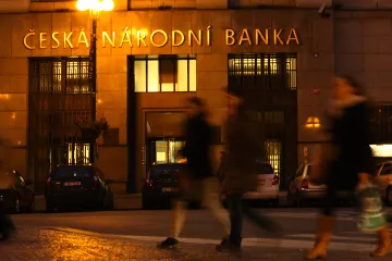 Intervence v září třetí nejvyšší: ČNB koupila eura za 100 miliard korun 