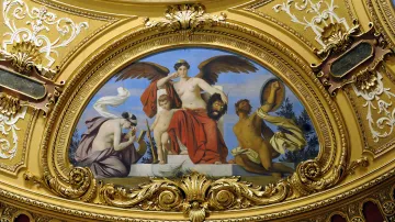 Jedna ze zrestaurovaných alegorií v Mahenově divadle