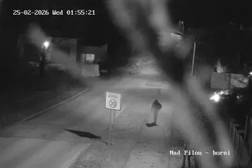 Reportéři ČT pátrali, kdo stojí za žhářským útokem v Hluboké
