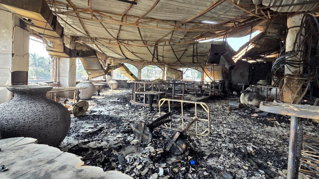 Následky požáru v nočním klubu v indickém státě Góa