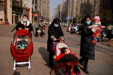 Čína uvolňuje politiku dvou dětí, páry mohou počít tři. Vláda chce zvýšit klesající porodnost
