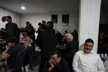 Írán vrací údery Izraeli, chudší arabské periferie řeší nedostatek krytů