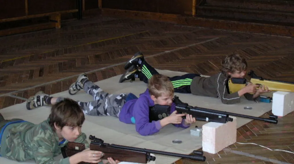 Mladí střelci na soutěži v Šumné