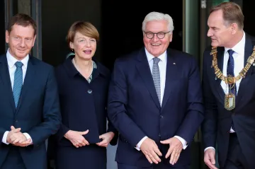 Před 30 lety se hroutila NDR. Bez vás bychom zlom nezvládli, řekl o Československu Steinmeier