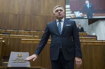 Čaputová jmenovala novou slovenskou vládu v čele s Ficem, parlament povede Pellegrini