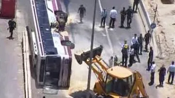 Do jeruzálemského autobusu najel buldozer
