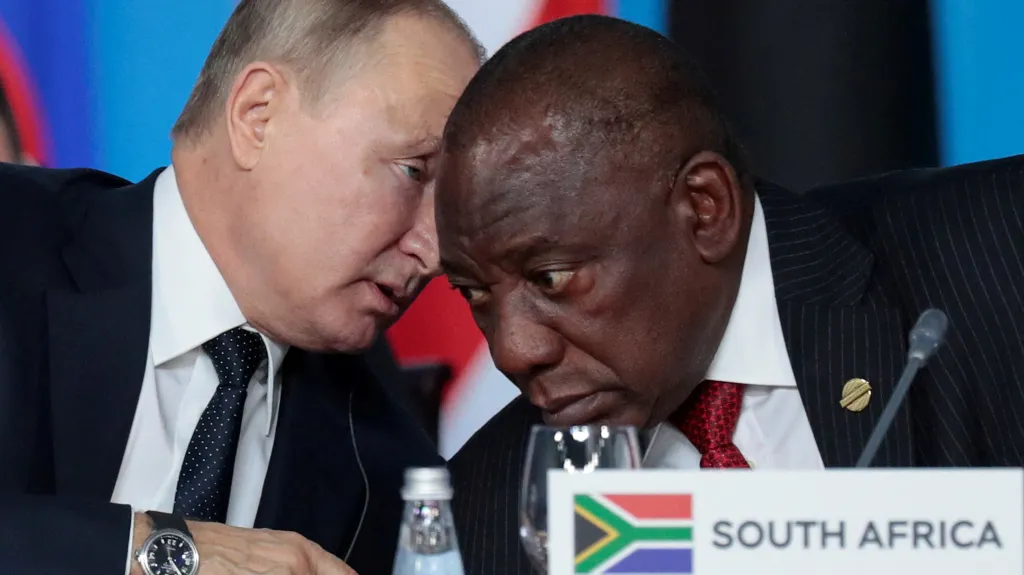 Ruský vůdce Vladimir Putin a jihoafrický prezident  Cyril Ramaphosa