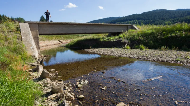 Od roku 2013 je v přehradě snížena hladina vody.